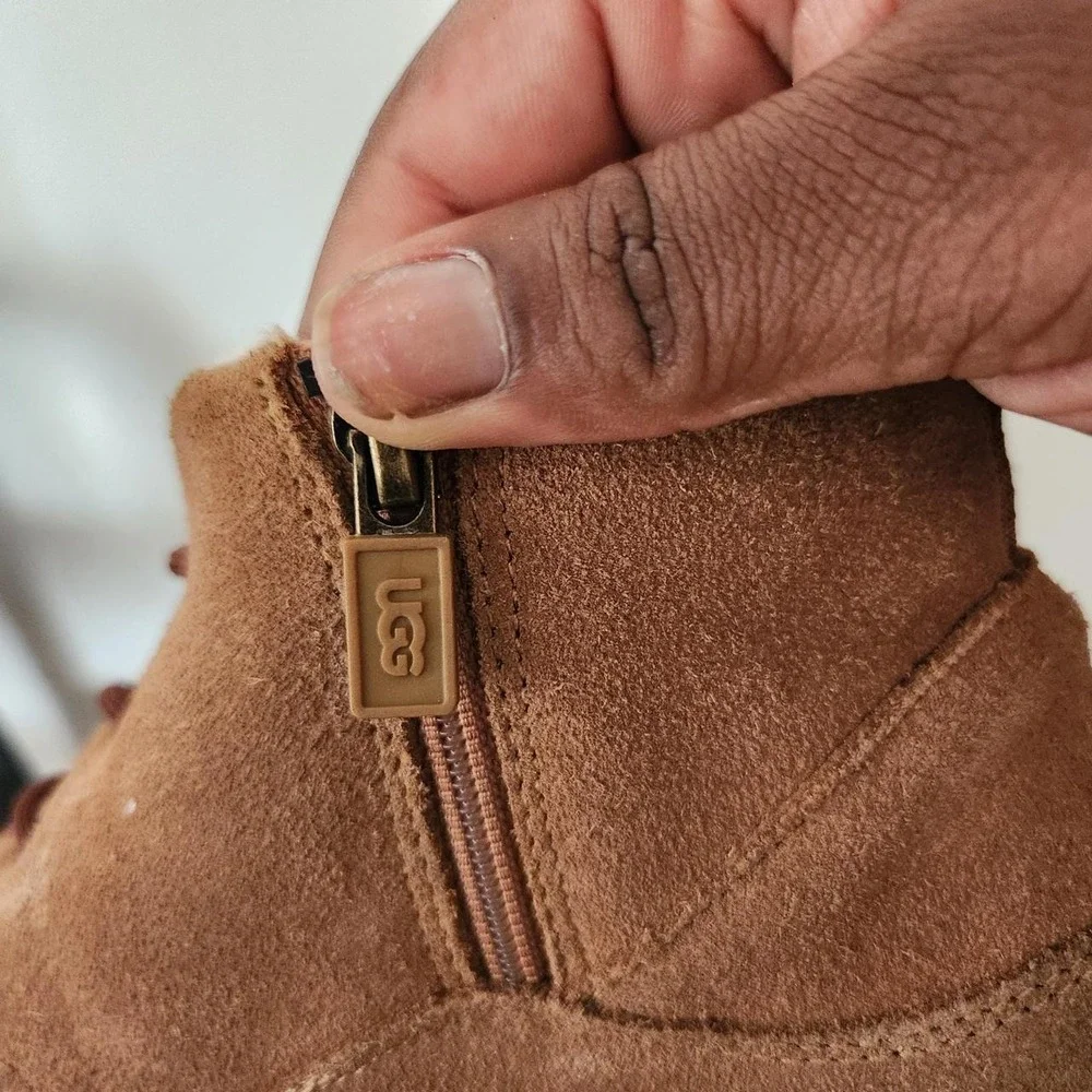 Canoe III Weather Boots in classic chestnut brown suede Kid/Youth US 6